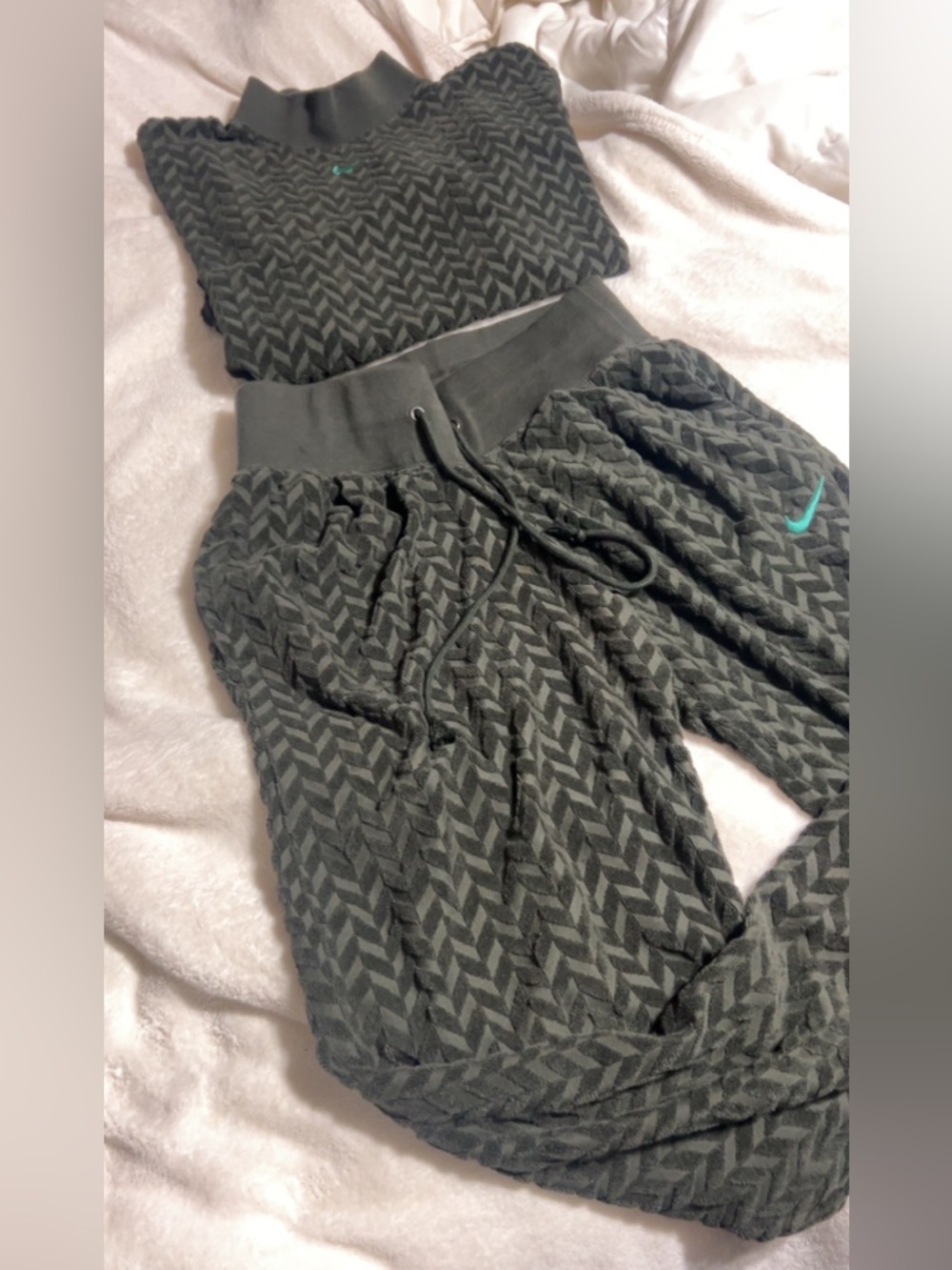 2pc Nike velvet dark olive green Chevron Plush Joggers & top w/ Teal Swoosh